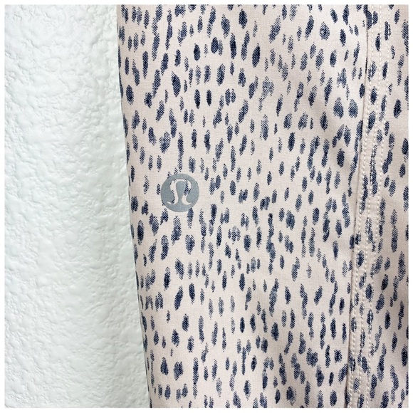 Lululemon Step‎ Lively Crop Dottie Dash Grain Black Pants Size 4 - Picture 8 of 10